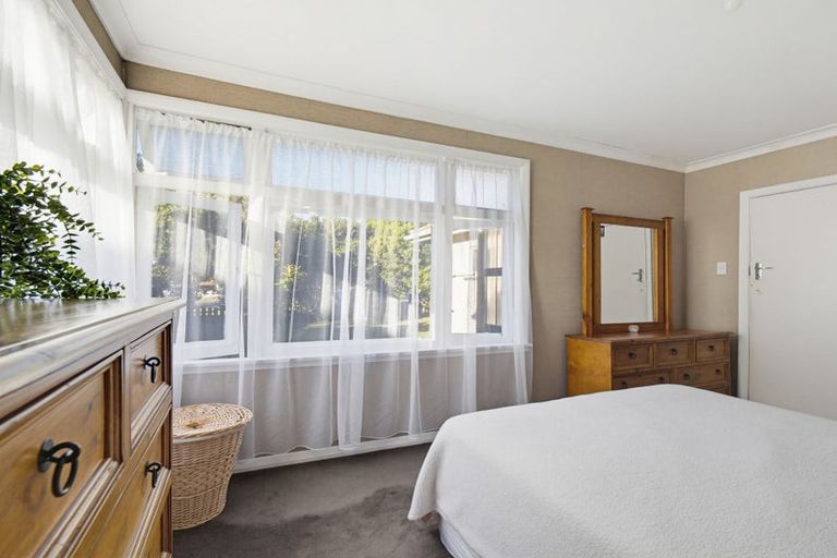 Photo of property in 32 Botanical Road, Takaro, Palmerston North, 4412