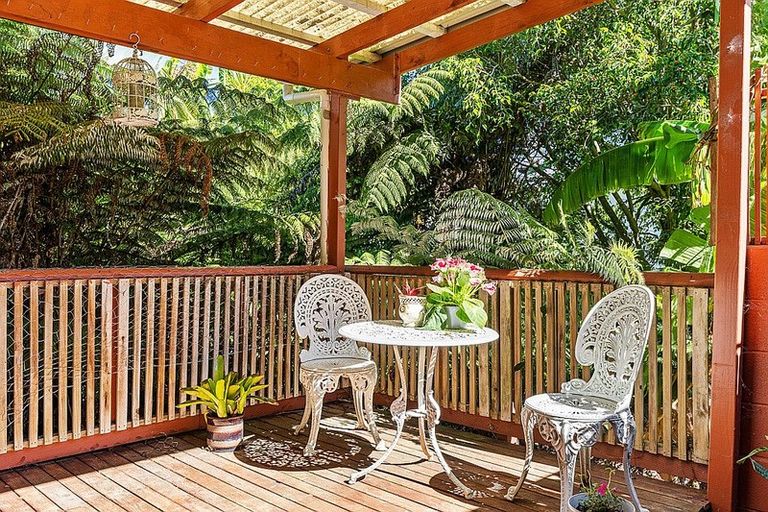 Photo of property in 1/76 Glamorgan Drive, Torbay, Auckland, 0630