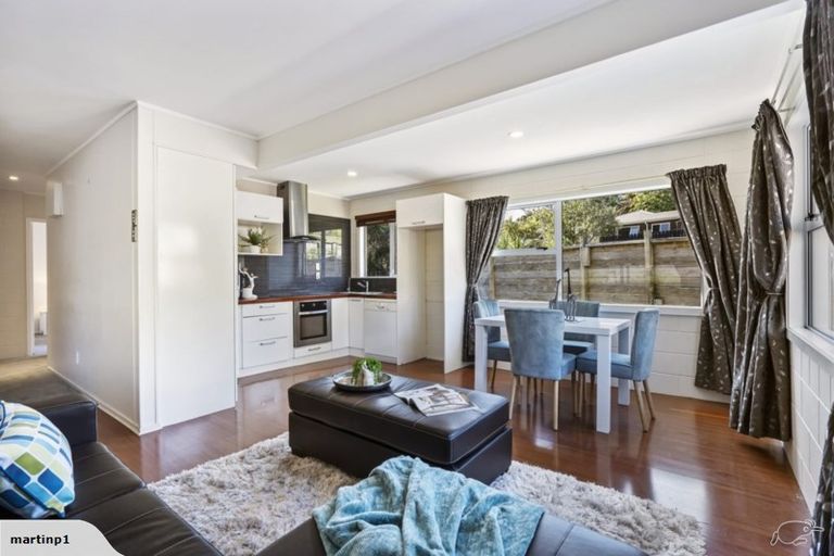 Photo of property in 1/2 Flavia Close, Torbay, Auckland, 0630