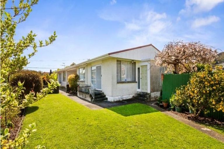 Photo of property in 20a Porutu Street, Fairfield, Lower Hutt, 5011