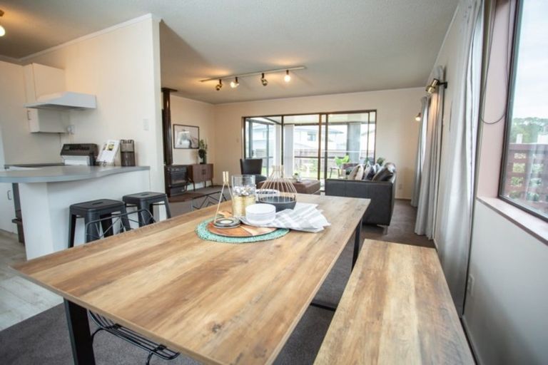 Photo of property in 48 Olive Terrace, Paraparaumu Beach, Paraparaumu, 5032