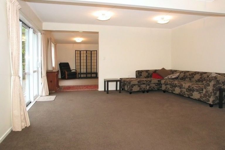 Photo of property in 28 Lincoln Avenue, Tawa, Wellington, 5028