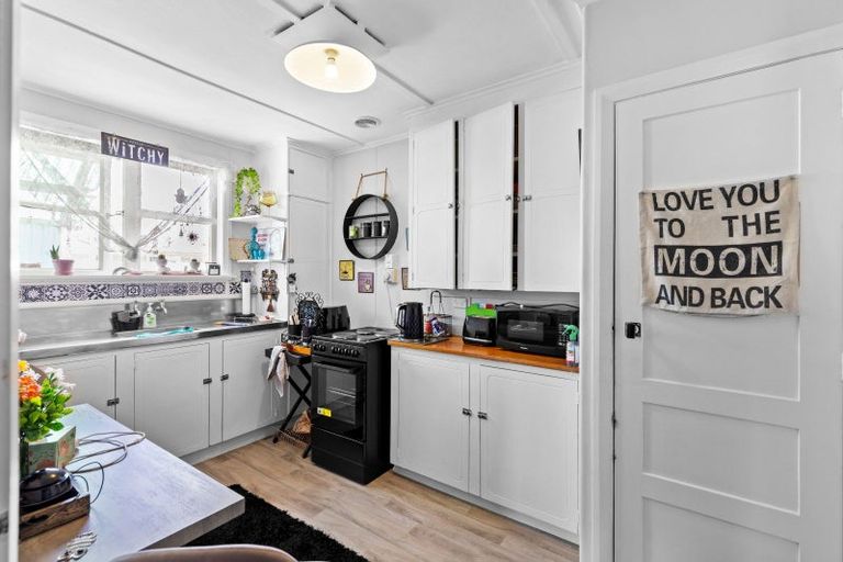 Photo of property in 52 Cuba Street, Marton, 4710