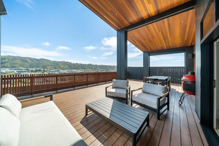 Photo of property in 16 Te Hoiere Street, Aotea, Porirua, 5024