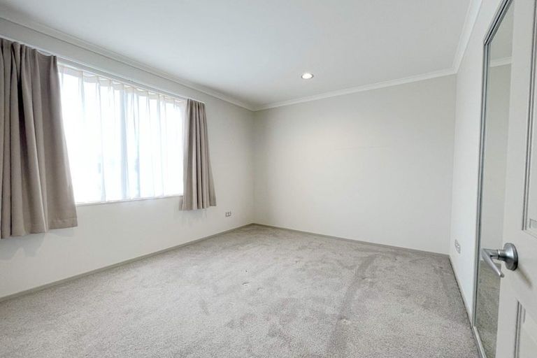 Photo of property in 30 The Track, Takanini, 2112