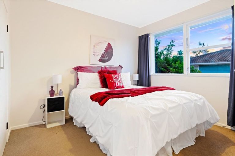 Photo of property in 9 Barnfield Place, Glendene, Auckland, 0602