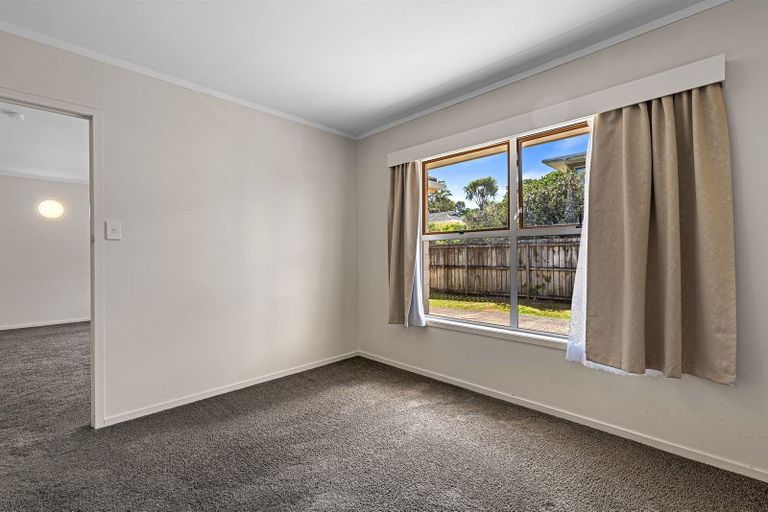Photo of property in 2/16 Mannering Place, Hillcrest, Auckland, 0627