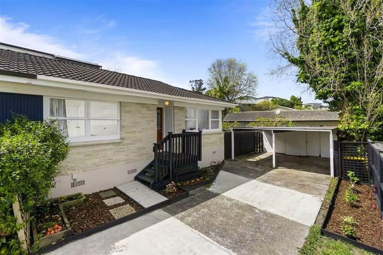 Photo of property in 2/47 Hogans Road, Glenfield, Auckland, 0629