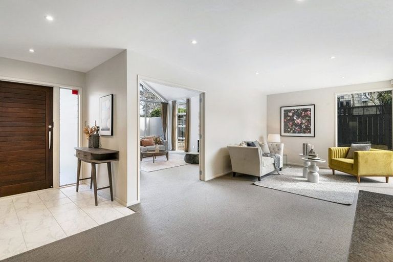 Photo of property in 19 English Oak Drive, Schnapper Rock, Auckland, 0632