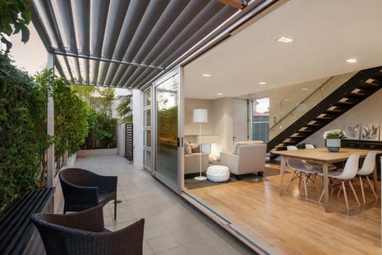 Photo of property in 2/184 Peterborough Street, Christchurch Central, Christchurch, 8013