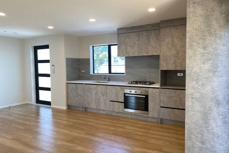 Photo of property in 4 Gill Avenue, Te Atatu Peninsula, Auckland, 0610