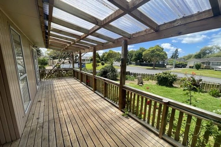 Photo of property in 8 Luanda Drive, Ranui, Auckland, 0612