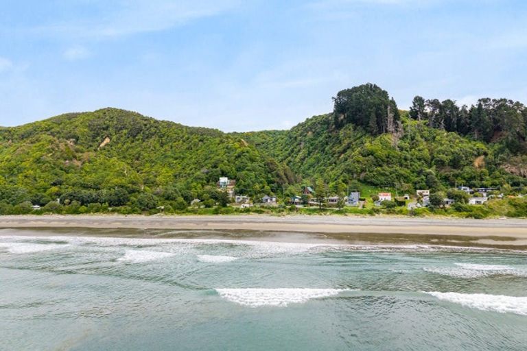 Photo of property in 16 Cathedral Road, Gore Bay, Cheviot, 7383