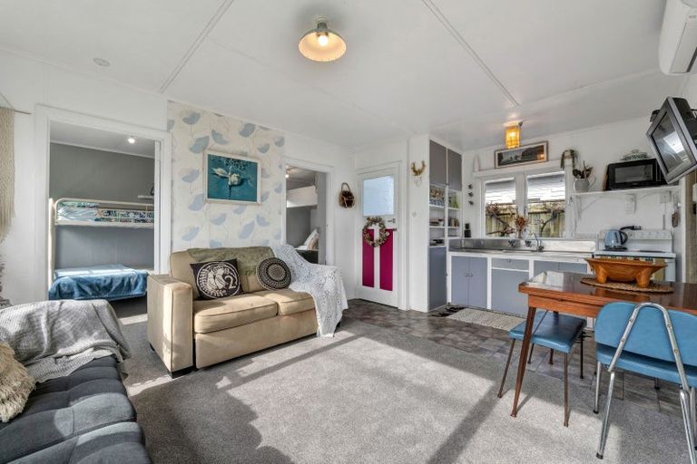 Photo of property in 52 Fifth Avenue, Urenui, 4377