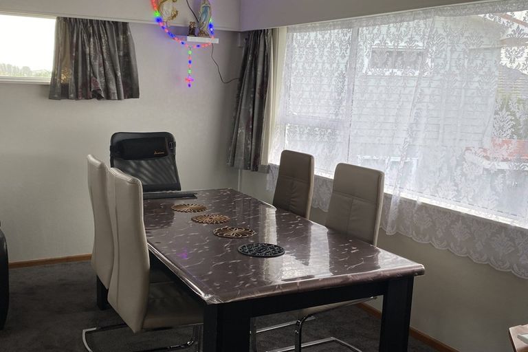 Photo of property in 12 Kinapori Terrace, Newlands, Wellington, 6037