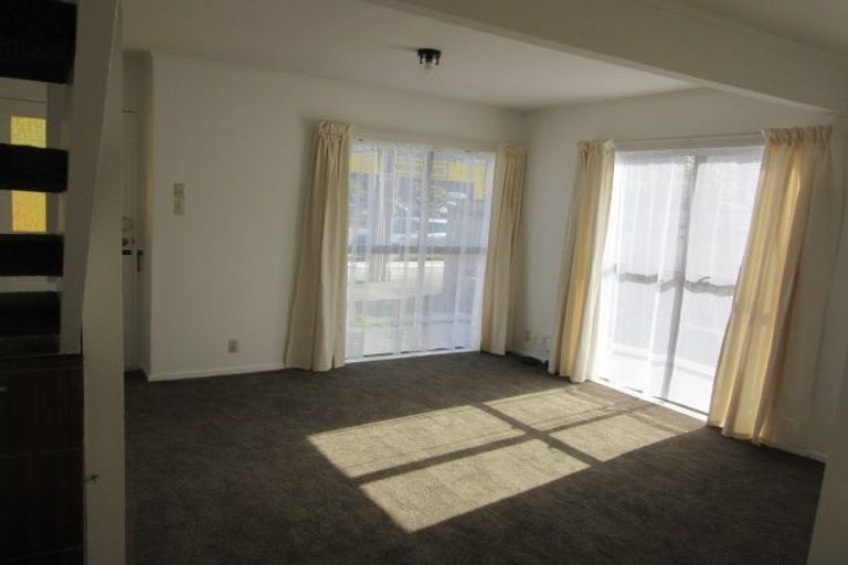 Photo of property in 103f2 Rongotai Road, Kilbirnie, Wellington, 6022