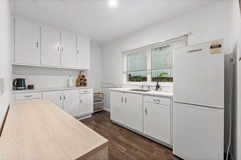 Photo of property in 56 Colwill Road, Massey, Auckland, 0614