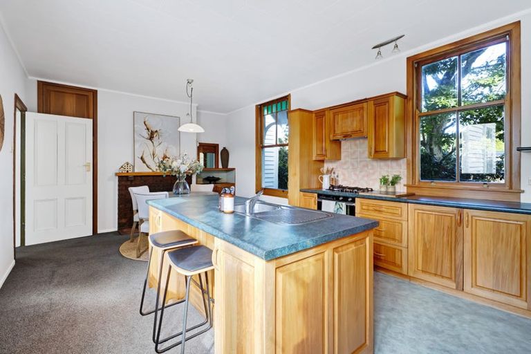 Photo of property in 28 Huatoki Street, Vogeltown, New Plymouth, 4310