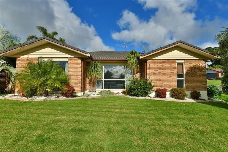 Photo of property in 1 Springtide Place, Red Beach, 0932