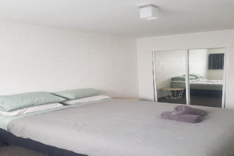 Photo of property in 33 Seddon Road, Frankton, Hamilton, 3204
