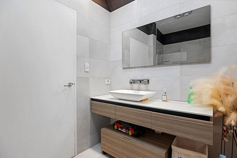 Photo of property in 1/195b Wairakei Road, Bryndwr, Christchurch, 8053