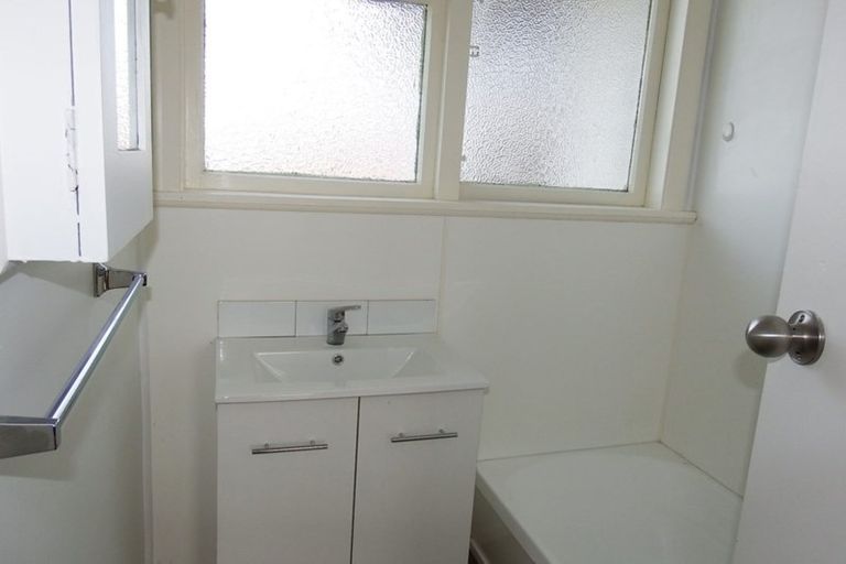 Photo of property in 3 Sutton Place, Hawera, 4610