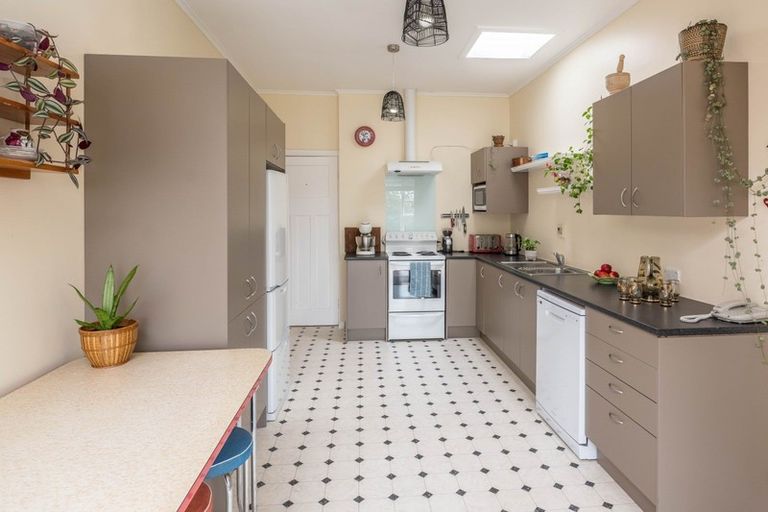 Photo of property in 23 Resolution Street, Lyall Bay, Wellington, 6022