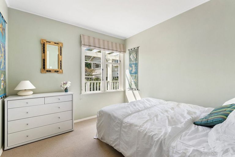 Photo of property in 18 Creswick Terrace, Northland, Wellington, 6012