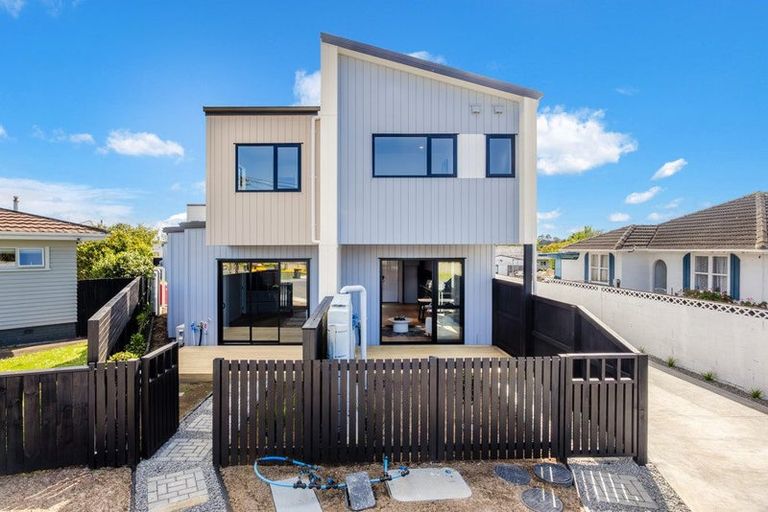 Photo of property in 13 Edgerton Road, Te Atatu Peninsula, Auckland, 0610
