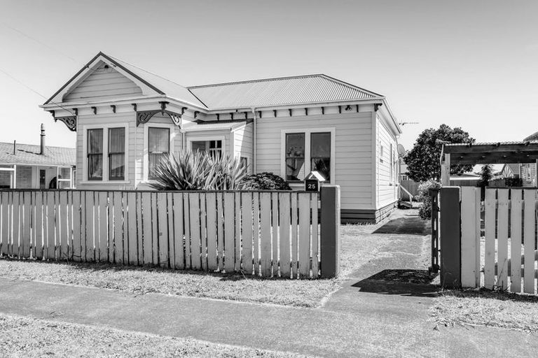 Photo of property in 25 Milmoe Street, Hawera, 4610