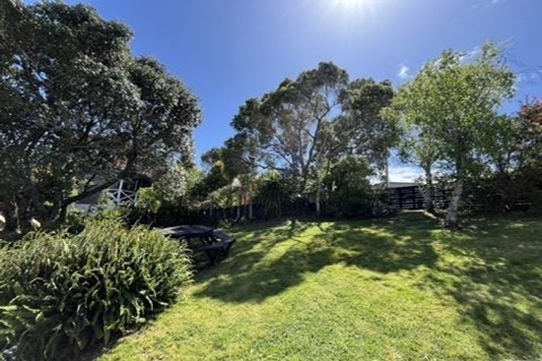 Photo of property in 25 Geoffrey Road, Torbay, Auckland, 0630