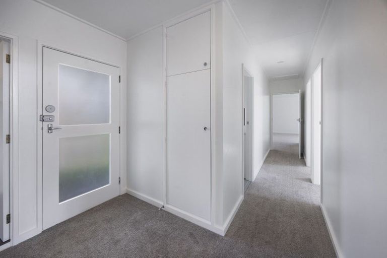 Photo of property in 6 Calgher Avenue, Waitara, 4320