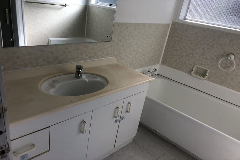 Photo of property in 10 Ewbank Place, Manurewa, Auckland, 2102