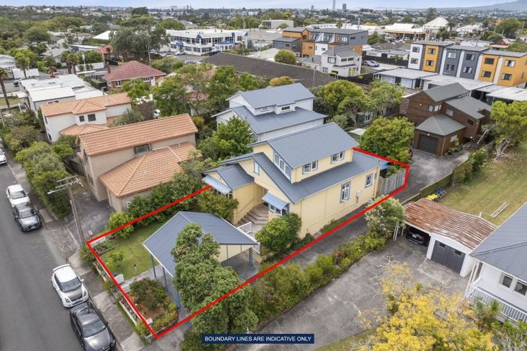 Photo of property in 1/6 Valley Road, Northcote, Auckland, 0626