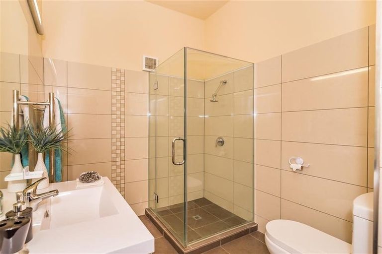 Photo of property in Metro Apartments, 220u8 Thorndon Quay, Pipitea, Wellington, 6011