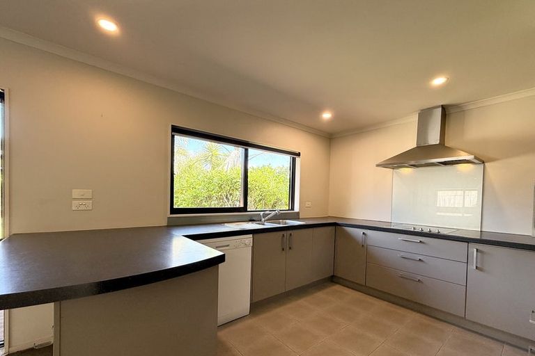 Photo of property in 1 Barwick Place, Stanmore Bay, Whangaparaoa, 0932