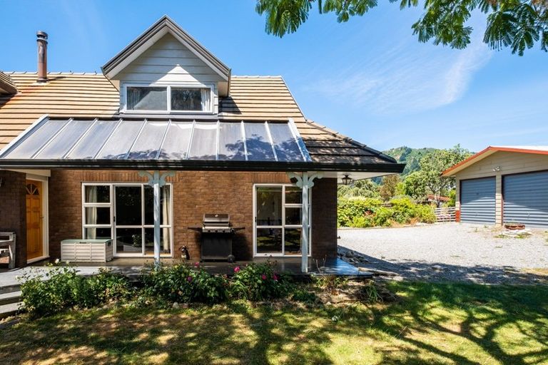 Photo of property in 10a Huia Street, Waikawa, Picton, 7220
