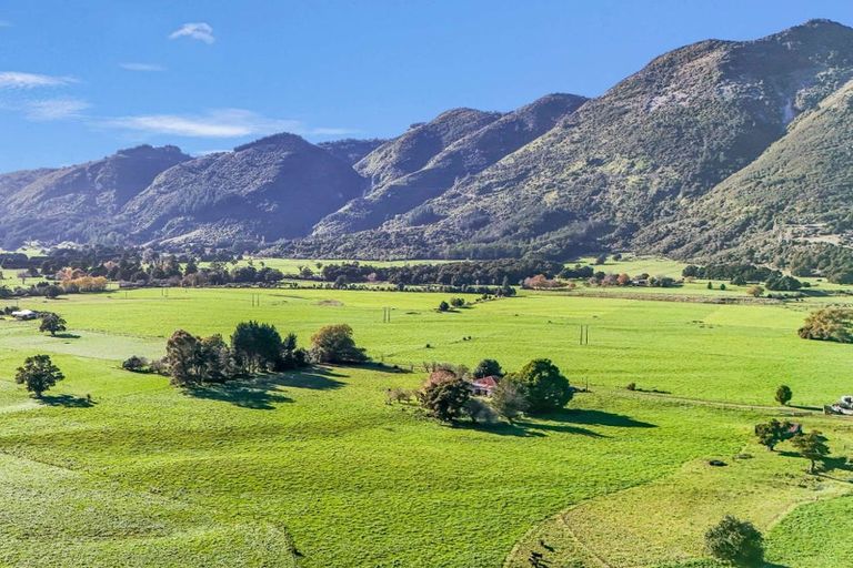 Photo of property in 230 Loop Road, East Takaka, Takaka, 7183