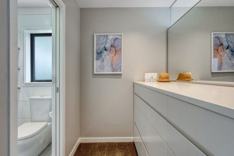 Photo of property in 128 Churchill Road, Rothesay Bay, Auckland, 0630