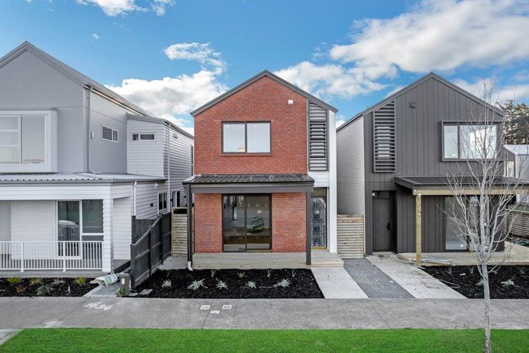 Photo of property in 14 Yellow Pear Lane, Karaka, 2578