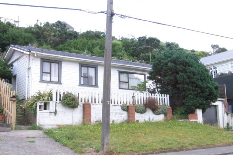 Photo of property in 98 Eden Street, Island Bay, Wellington, 6023