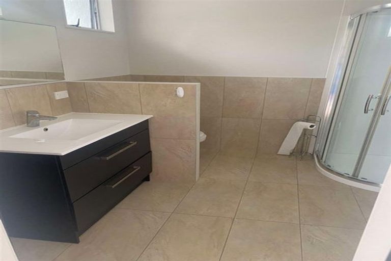 Photo of property in 5i The Esplanade, Eastern Beach, Auckland, 2012