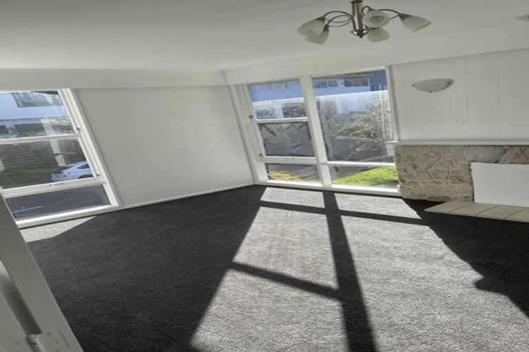 Photo of property in 6 Churton Drive, Churton Park, Wellington, 6037