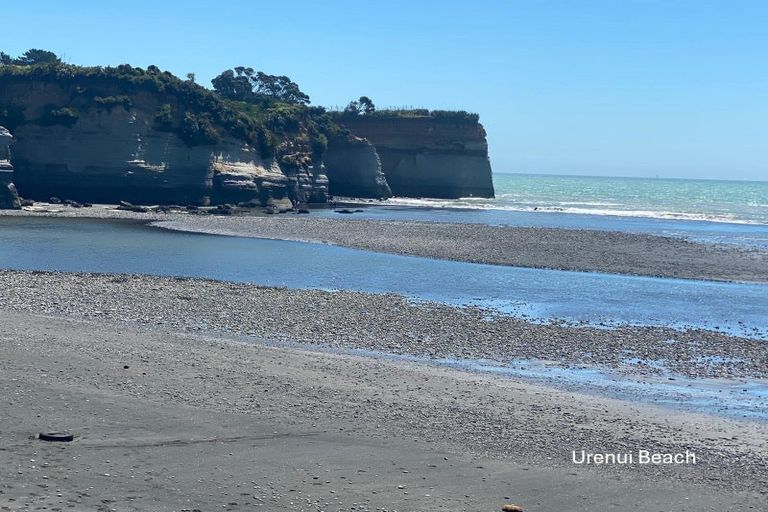 Photo of property in 52 Fifth Avenue, Urenui, 4377