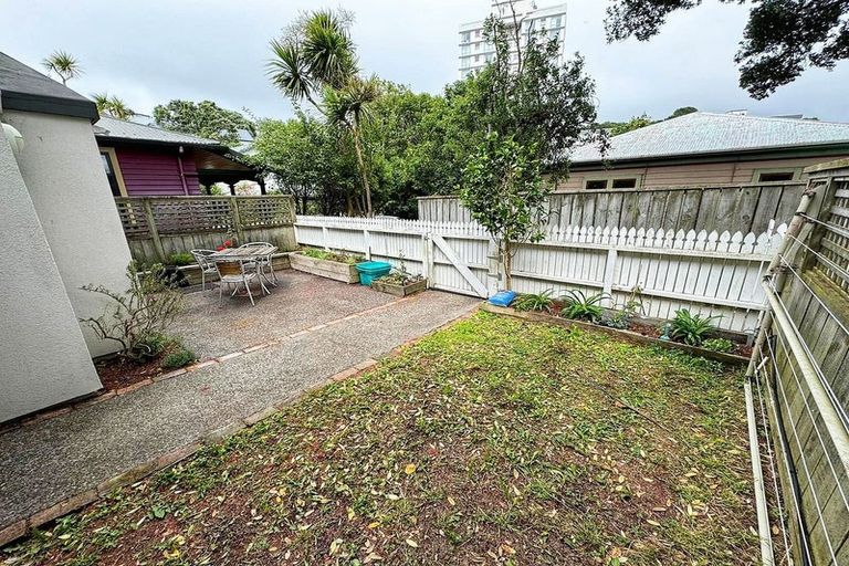 Photo of property in 33b Nairn Street, Mount Cook, Wellington, 6011