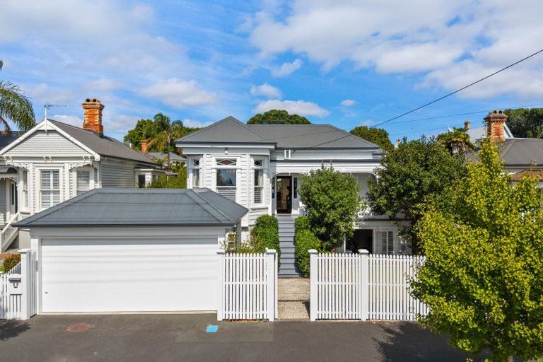 Photo of property in 58 Albert Road, Devonport, Auckland, 0624