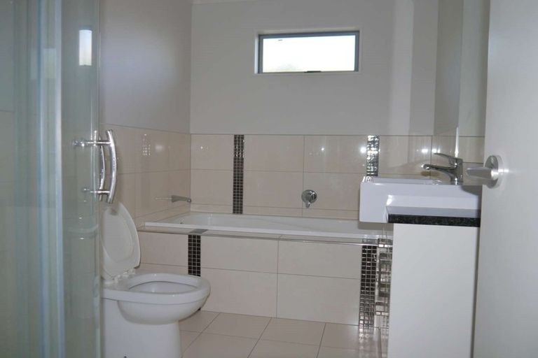 Photo of property in 4 Liscooly Place, Flat Bush, Auckland, 2019