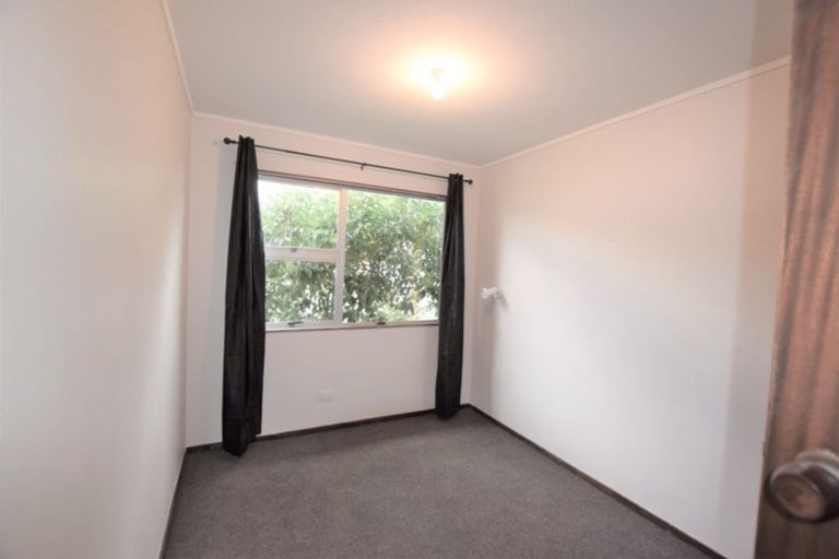 Photo of property in 62 Royal Road, Massey, Auckland, 0614