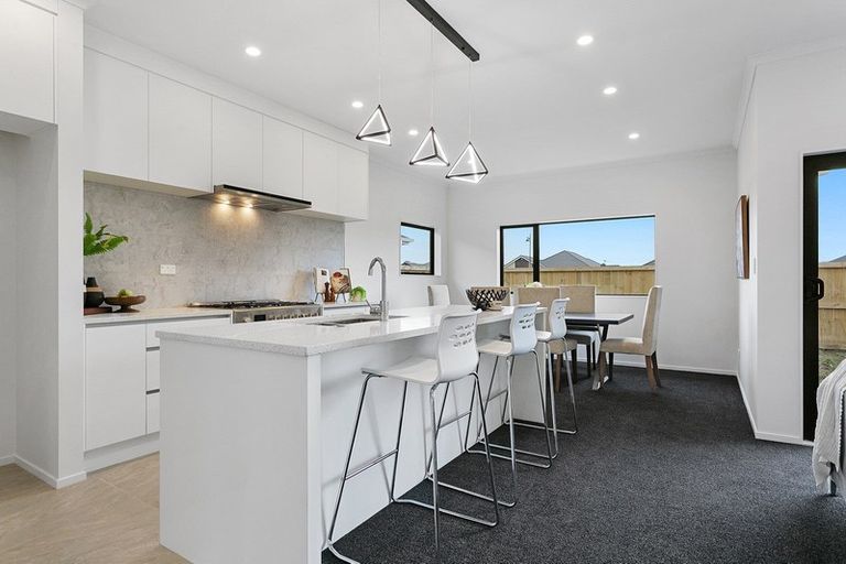 Photo of property in 24 Rose Leigh Drive, Cambridge, 3434