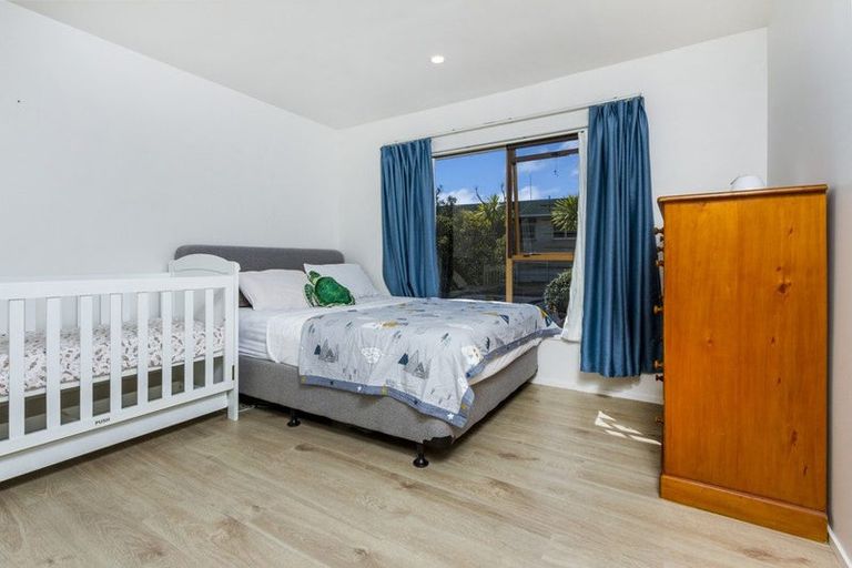 Photo of property in 2/92 Glamorgan Drive, Torbay, Auckland, 0630